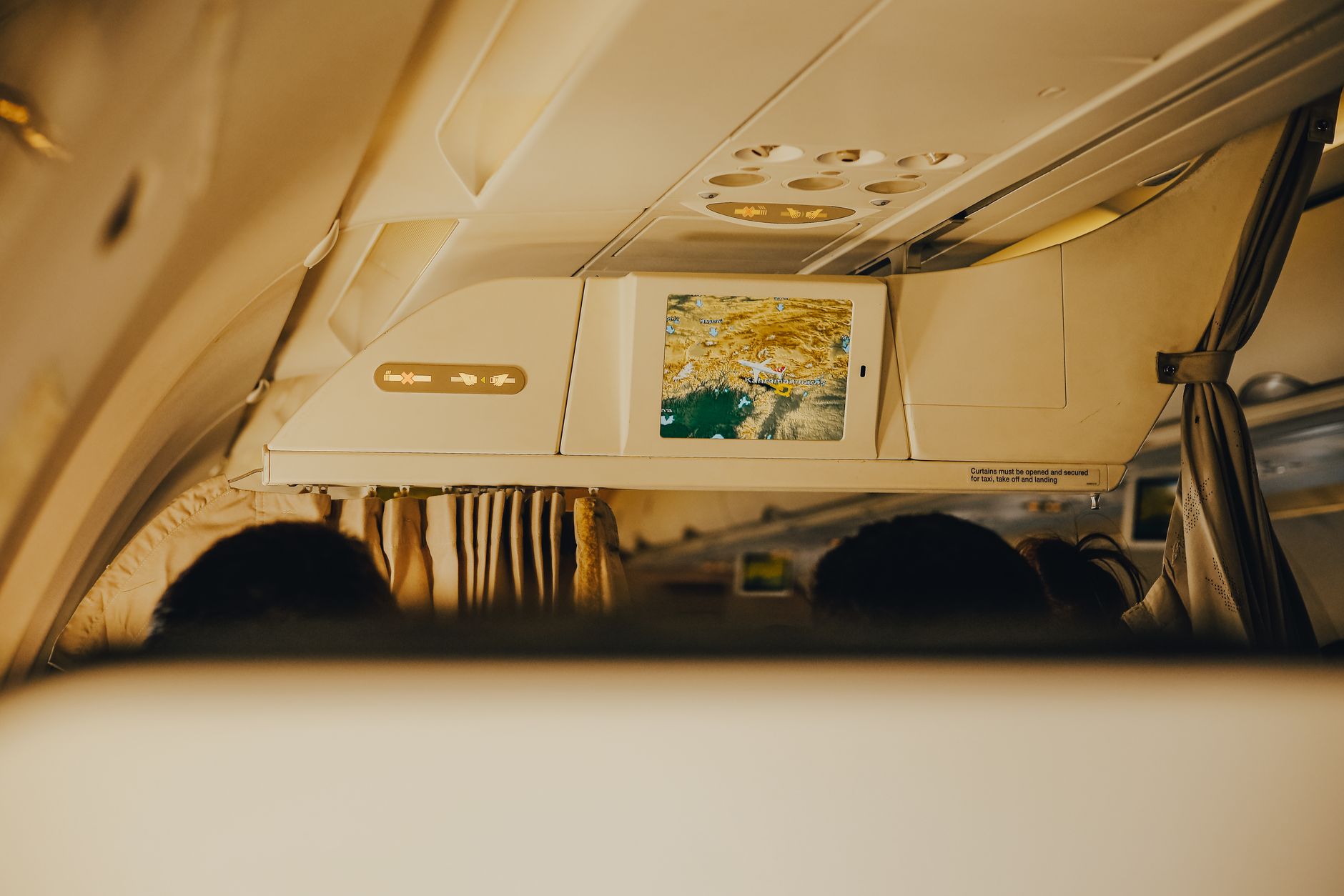 traveler sliding soft sided cat carrier under airplane seat row