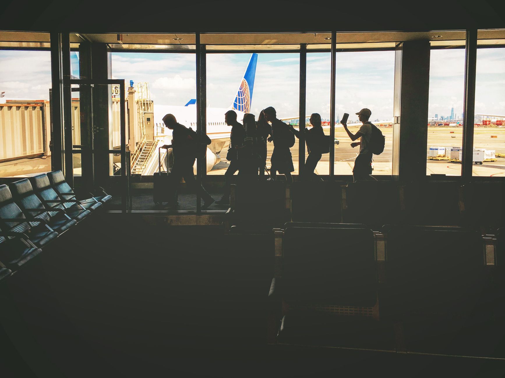 Delta Traveling With Pets: Fees, Cabin Rules, Cargo Embargo (2026)
