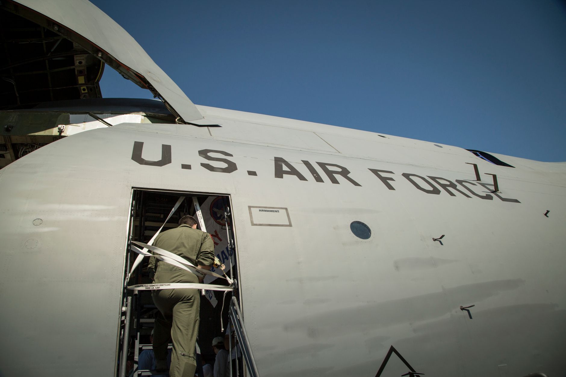 dog crate being loaded into airplane cargo hold