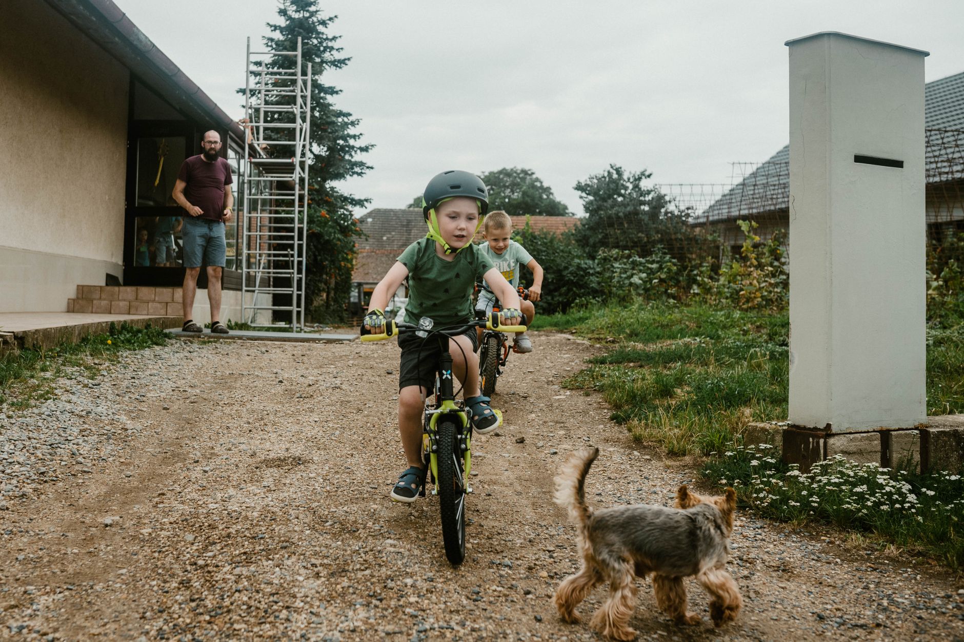 family with small dog crossing European border checkpoint