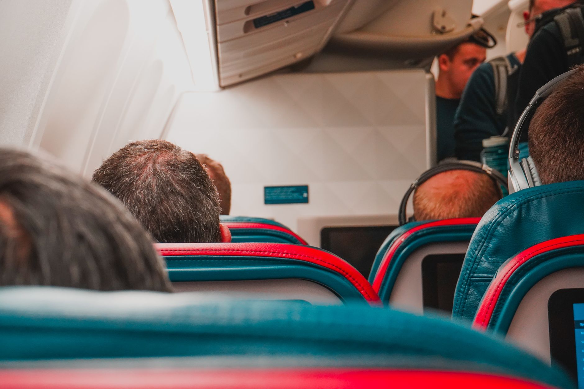 Delta Pet Fee (2026): In-Cabin Costs, Routes, and Booking Rules